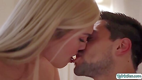 Bareback and deepthroat with a shemale with a dick