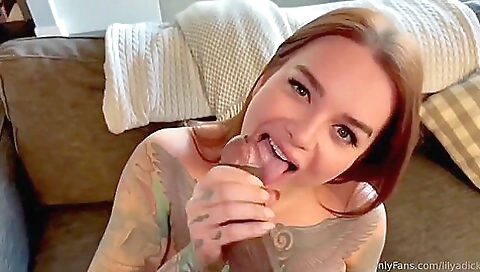 Shemale fucks big cock in asshole in homemade porn